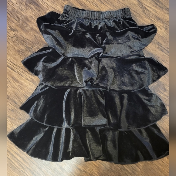 Girl's Elegant Black Velvet Tiered Skirt Size Medium - Picture 1 of 5